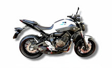 Carregar imagem no visualizador da galeria, Motocicleta Yamaha MT-07 branca e preta com escapamento esportivo RockStar Performance instalado