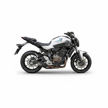 Carregar imagem no visualizador da galeria, Ponteira de escapamento esportivo RockStar Performance instalada em uma motocicleta Yamaha MT07 branca