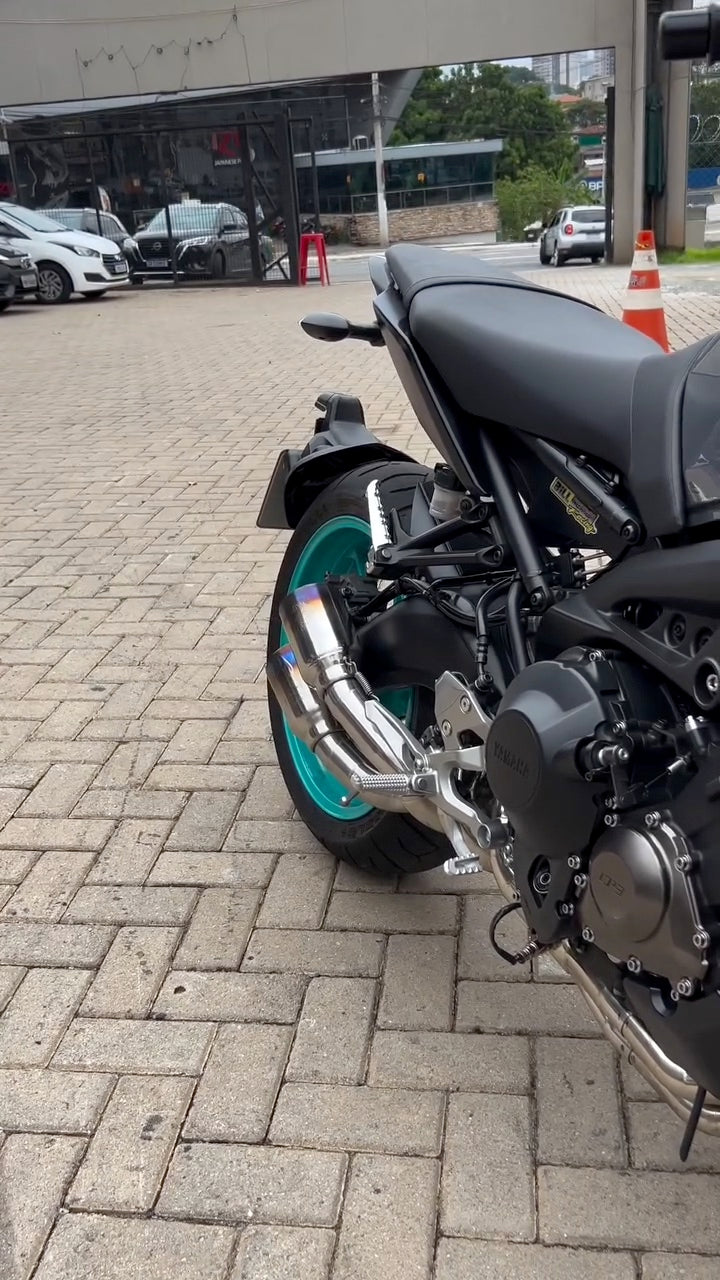 Detalhe das ponteiras Expard Ciclone instaladas na MT-09