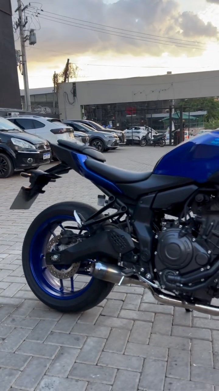 Yamaha MT-07 com escapamento Expard HP vista lateral