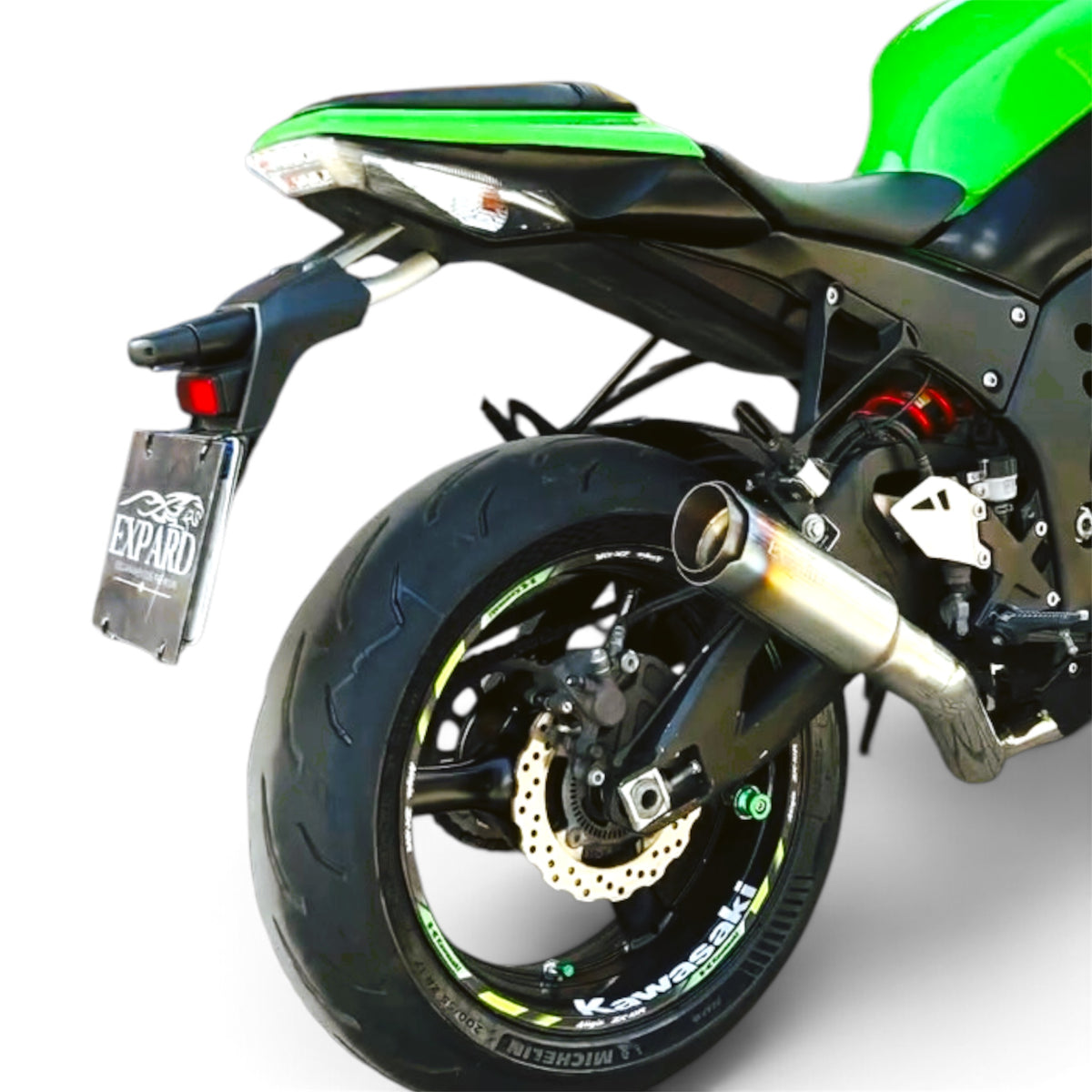 Traseira da Ninja ZX-10R com ponteira Expard e placa da marca