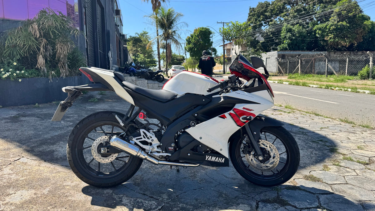 R15 com escapamento Mexx Bomber instalado na loja RockStar Performance