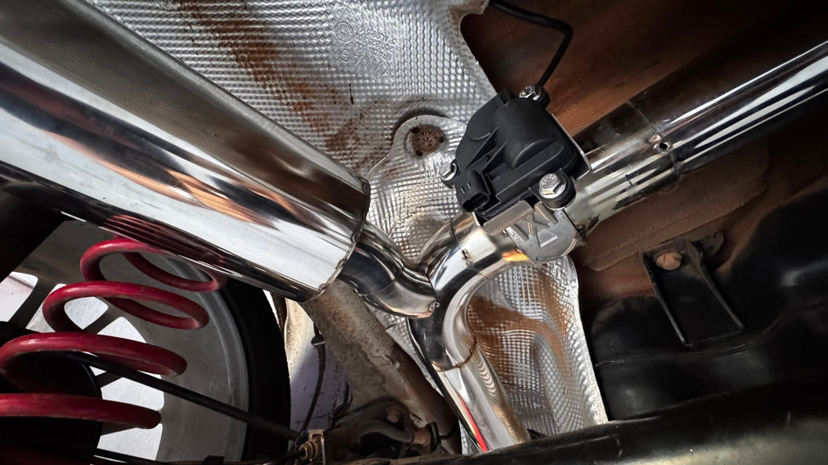 Detalhe da valvula eletronica com atuador instalada no carro