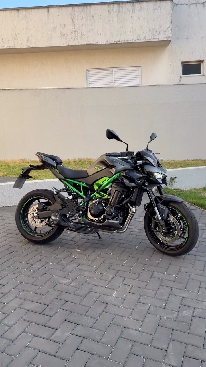 Kawasaki Z900 de perfil com escapamento Taylor Made Mexx em inox 304