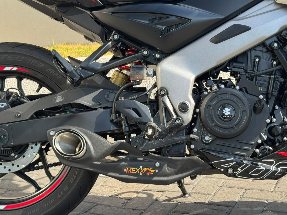 Close da ponteira esportiva Mexx inox Dominar NS400Z