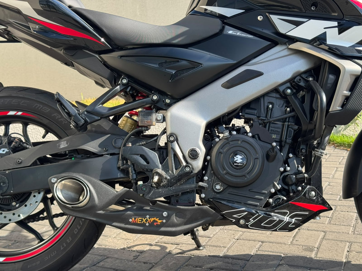 Ponteira Mexx inox na Dominar NS400Z detalhe do escapamento