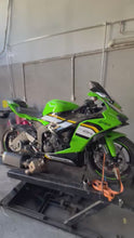 Carregar e reproduzir vídeo no visualizador da galeria, Escapamento Esportivo Taylor Made MEXX Kawasaki ZX6 636 Inox
