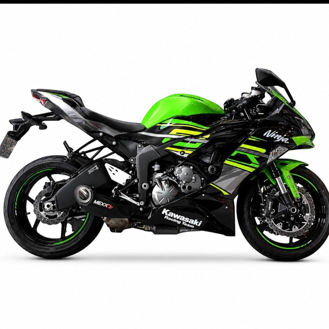 Moto Kawasaki Ninja verde e preta com escapamento esportivo RockStar Performance Mexx Taylor Made em aço inox