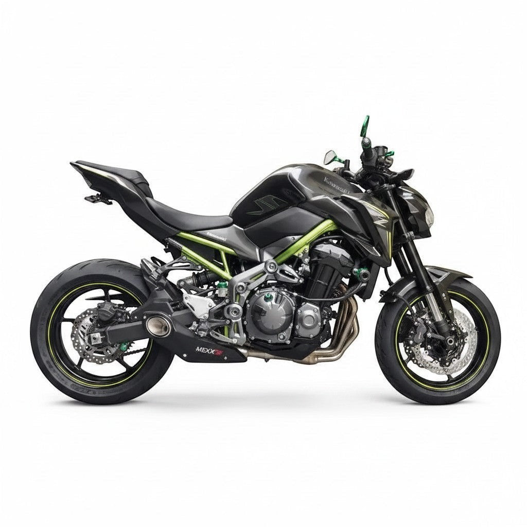 Moto Kawasaki Z900 preta com escapamento esportivo Mexx Performance em aço inox instalado, vista lateral