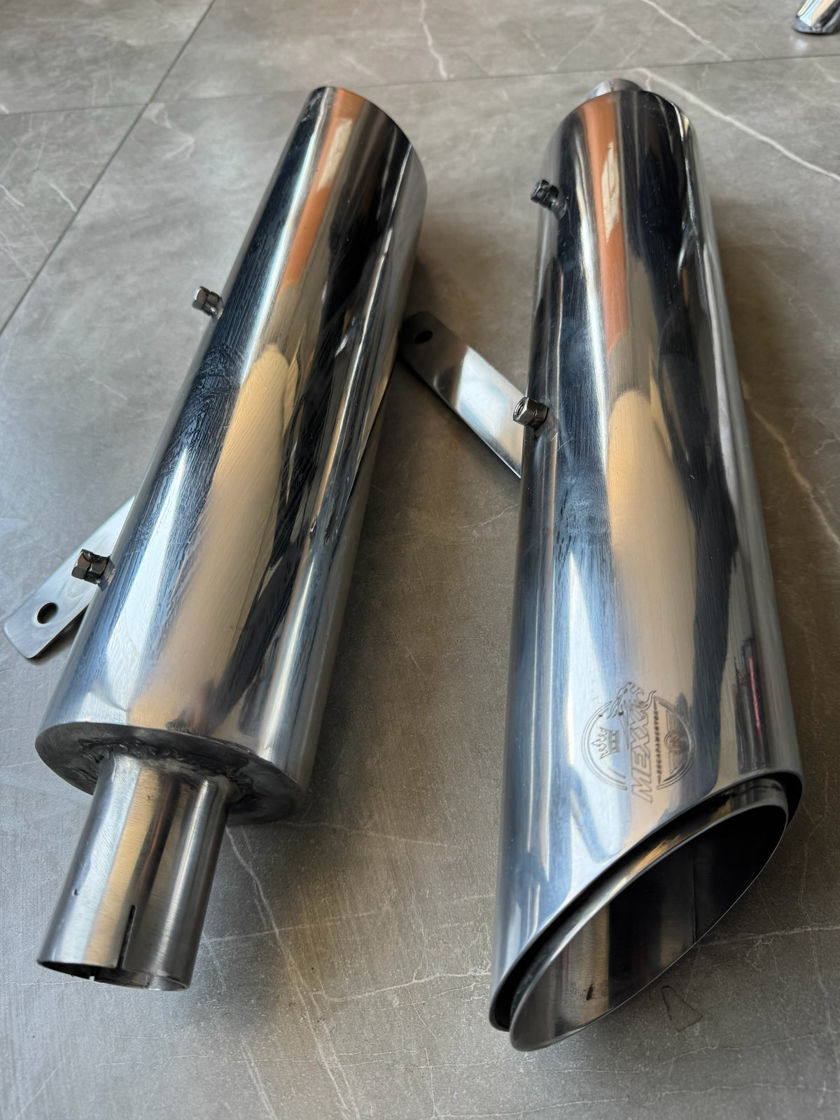 Par de ponteiras esportivas Mexx em aço inoxidável polido para Royal Enfield Super Meteor 650 RockStar Performance