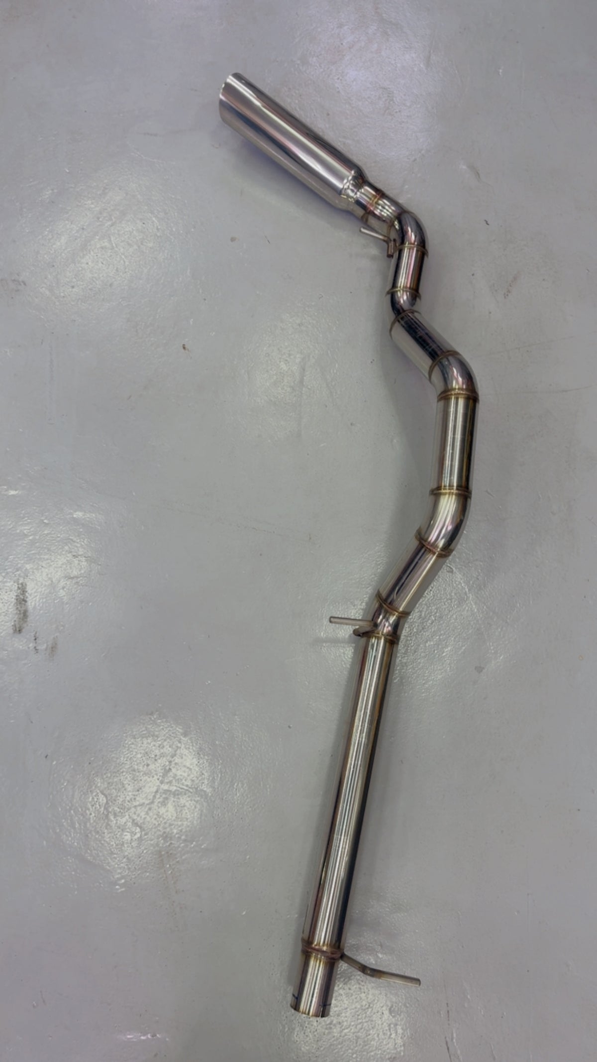 Tubo traseiro com saída lateral e ponteira 4 polegadas Amarok
